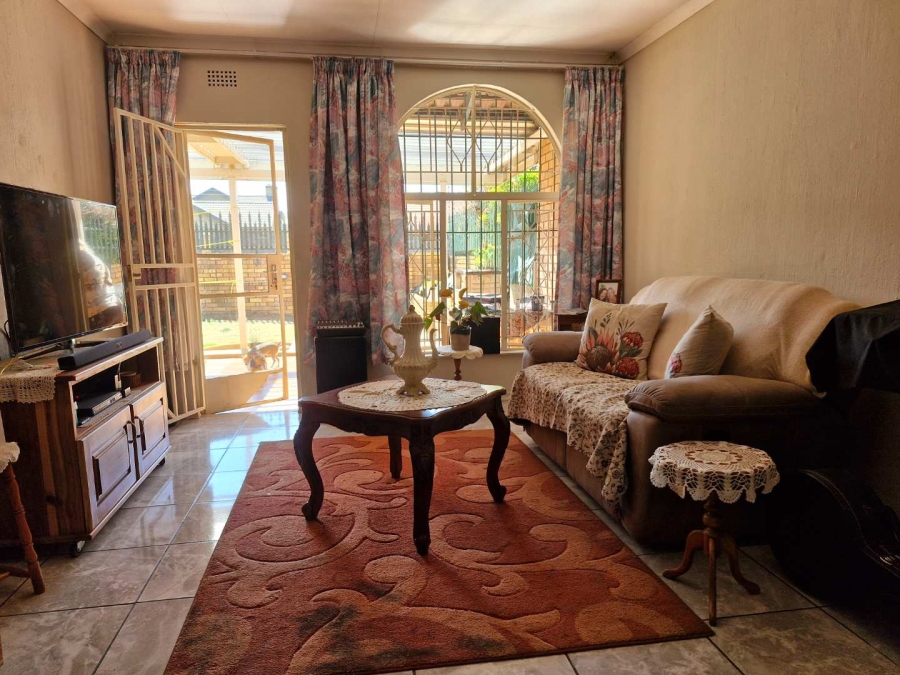 2 Bedroom Property for Sale in Beyerspark Gauteng