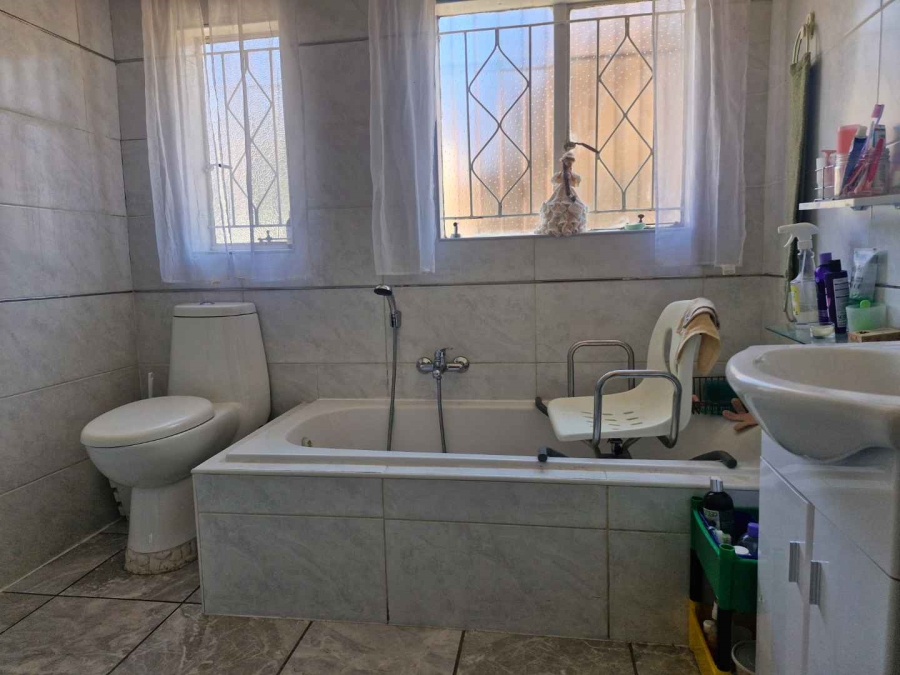 2 Bedroom Property for Sale in Beyerspark Gauteng