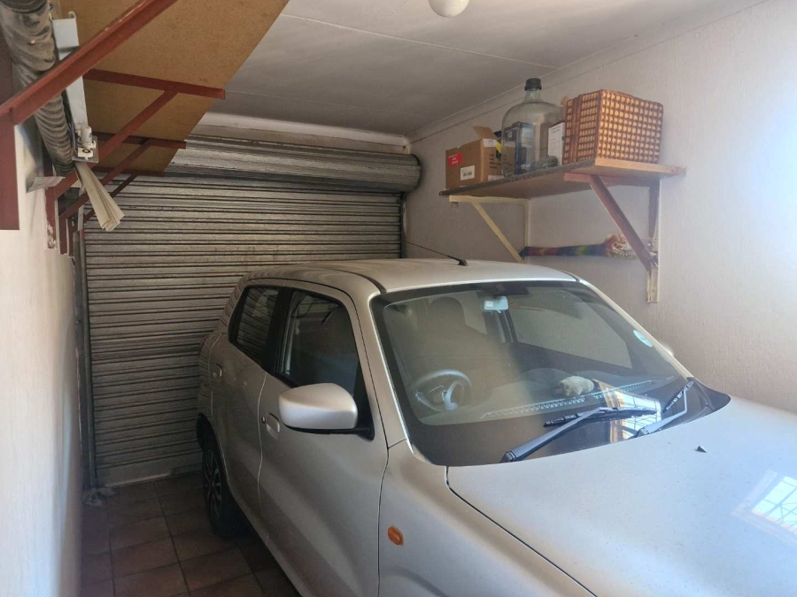 2 Bedroom Property for Sale in Beyerspark Gauteng