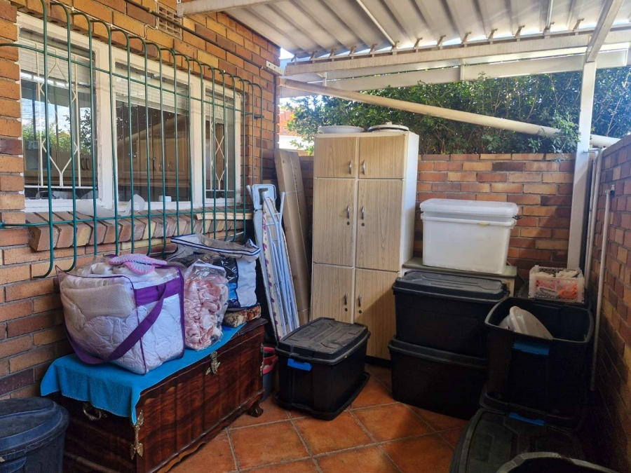 2 Bedroom Property for Sale in Beyerspark Gauteng