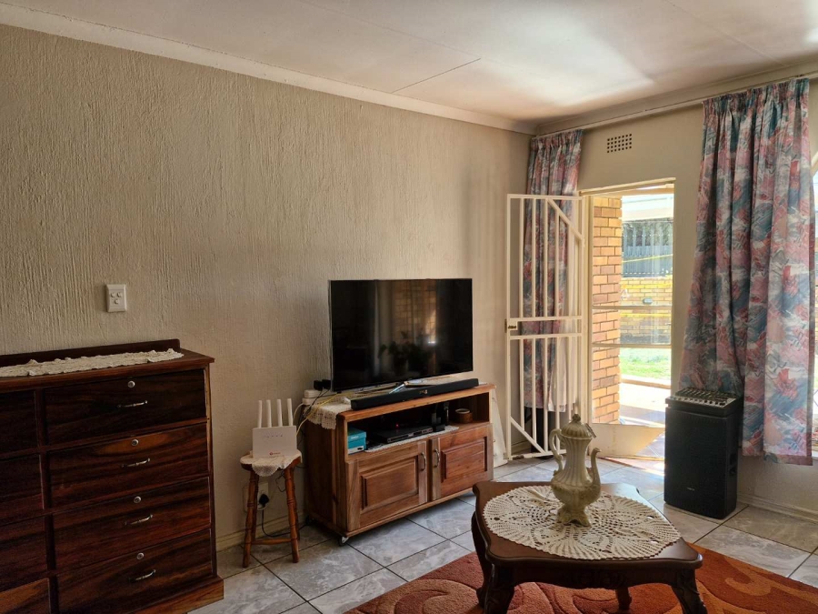 2 Bedroom Property for Sale in Beyerspark Gauteng