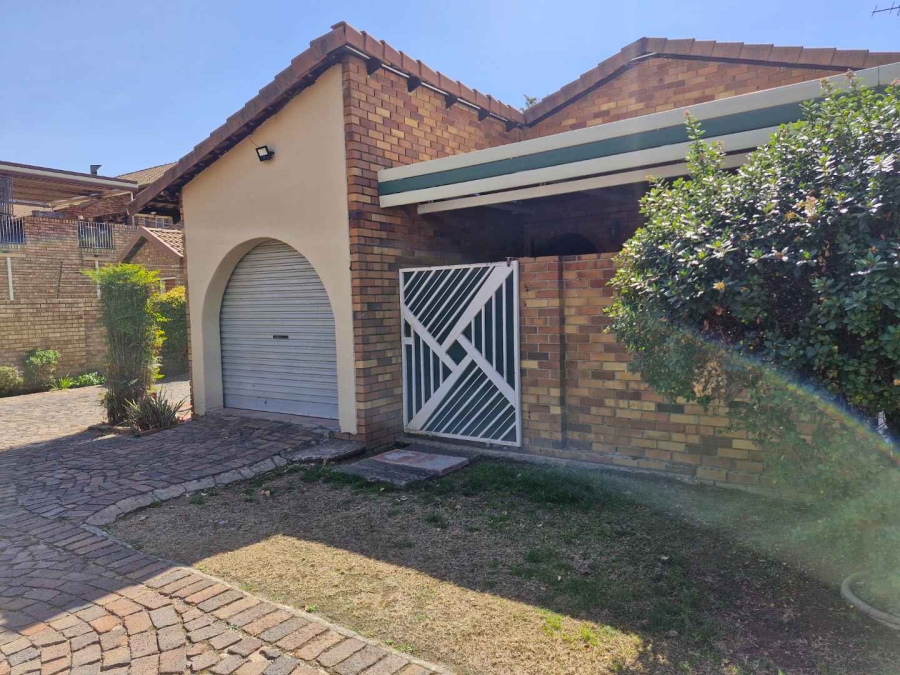 2 Bedroom Property for Sale in Beyerspark Gauteng