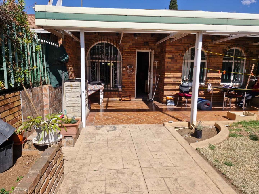 2 Bedroom Property for Sale in Beyerspark Gauteng