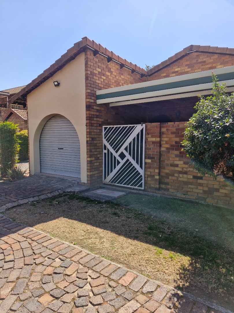 2 Bedroom Property for Sale in Beyerspark Gauteng