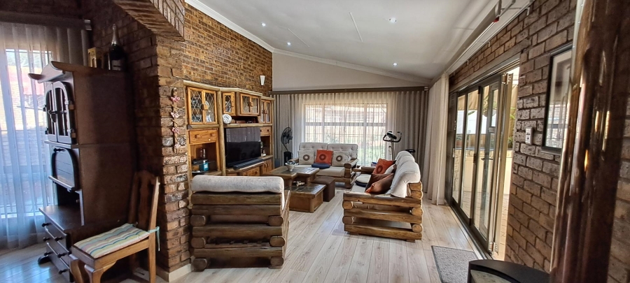 3 Bedroom Property for Sale in Bassonia Gauteng