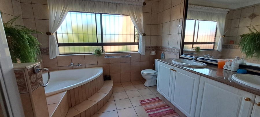 3 Bedroom Property for Sale in Bassonia Gauteng