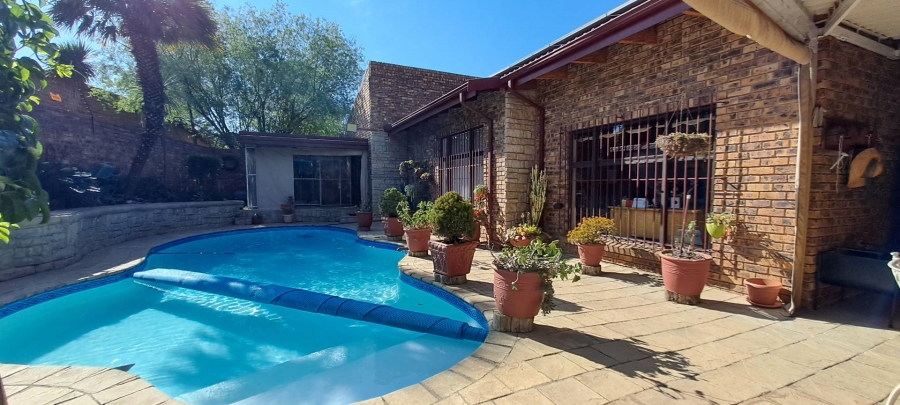 3 Bedroom Property for Sale in Bassonia Gauteng
