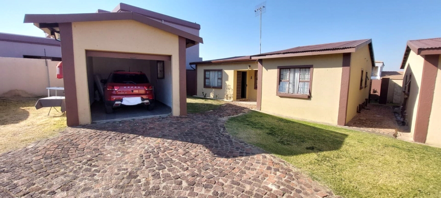 3 Bedroom Property for Sale in Liefde en Vrede Gauteng