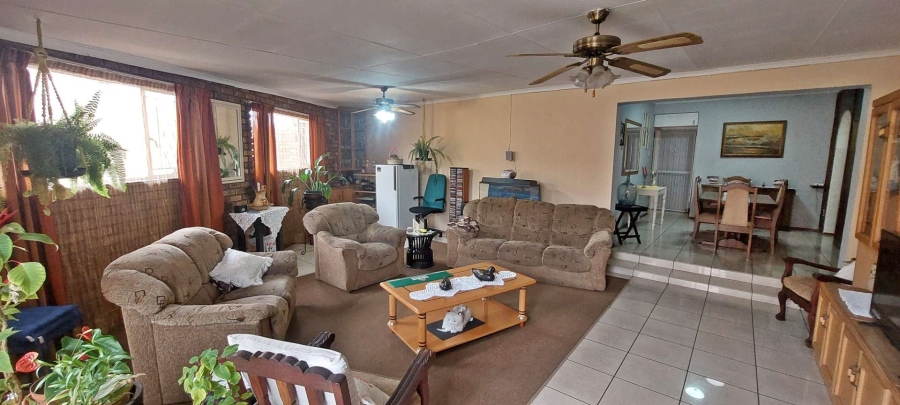 4 Bedroom Property for Sale in Verwoerdpark Gauteng