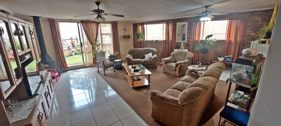 4 Bedroom Property for Sale in Verwoerdpark Gauteng