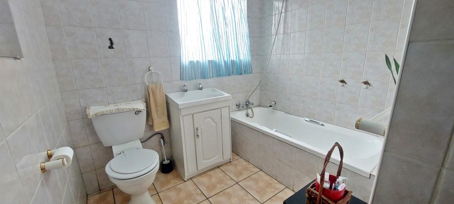 4 Bedroom Property for Sale in Verwoerdpark Gauteng