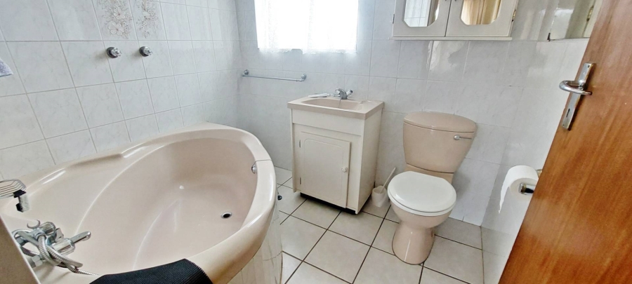 4 Bedroom Property for Sale in Verwoerdpark Gauteng