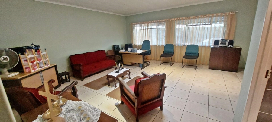 4 Bedroom Property for Sale in Verwoerdpark Gauteng
