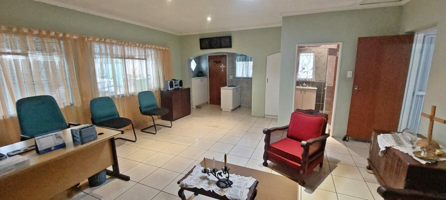 4 Bedroom Property for Sale in Verwoerdpark Gauteng