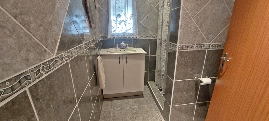 4 Bedroom Property for Sale in Verwoerdpark Gauteng