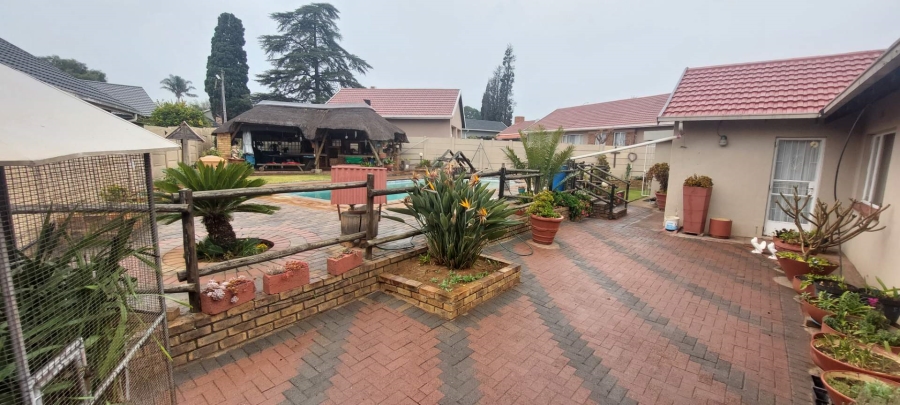 4 Bedroom Property for Sale in Verwoerdpark Gauteng