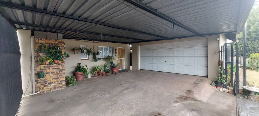 4 Bedroom Property for Sale in Verwoerdpark Gauteng