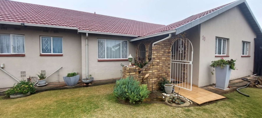 4 Bedroom Property for Sale in Verwoerdpark Gauteng