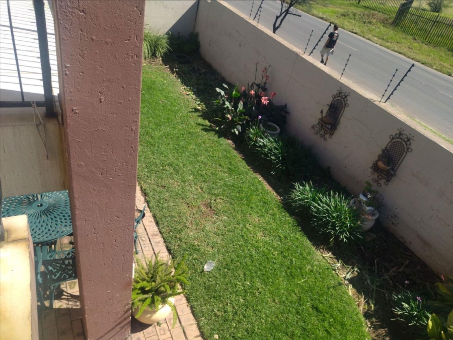 3 Bedroom Property for Sale in Sonneveld Gauteng