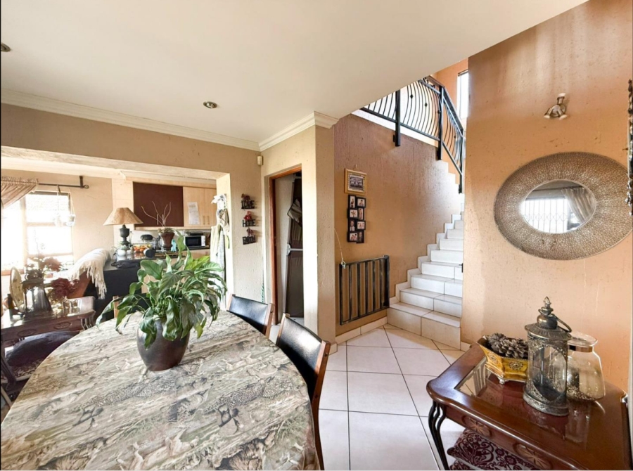 3 Bedroom Property for Sale in Sonneveld Gauteng