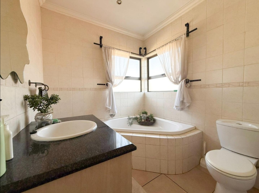 3 Bedroom Property for Sale in Sonneveld Gauteng