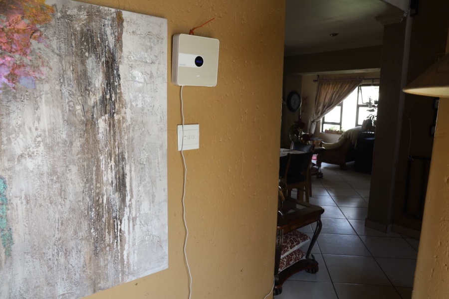 3 Bedroom Property for Sale in Sonneveld Gauteng