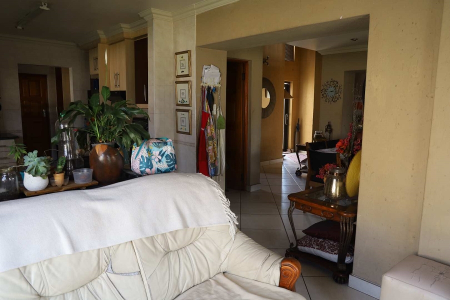 3 Bedroom Property for Sale in Sonneveld Gauteng