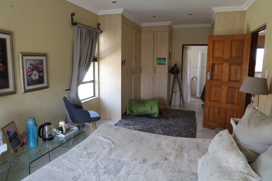 3 Bedroom Property for Sale in Sonneveld Gauteng
