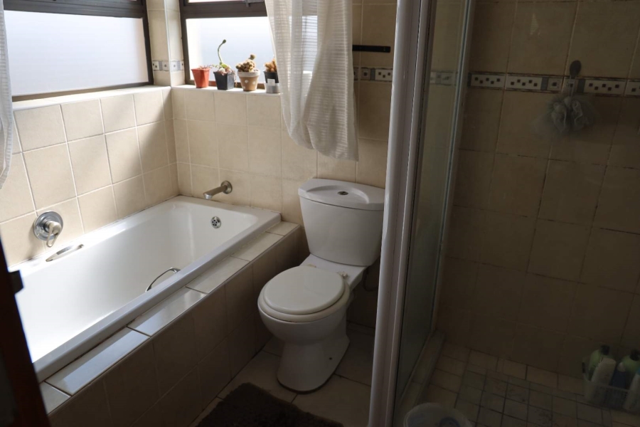 3 Bedroom Property for Sale in Sonneveld Gauteng