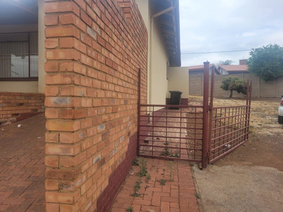 3 Bedroom Property for Sale in Kwaggasrand Gauteng