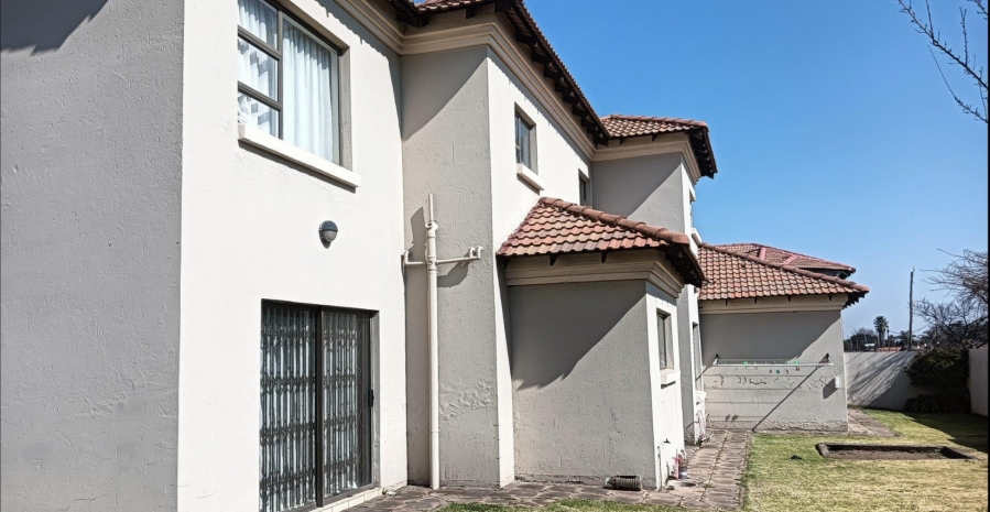 3 Bedroom Property for Sale in Sonneveld Gauteng