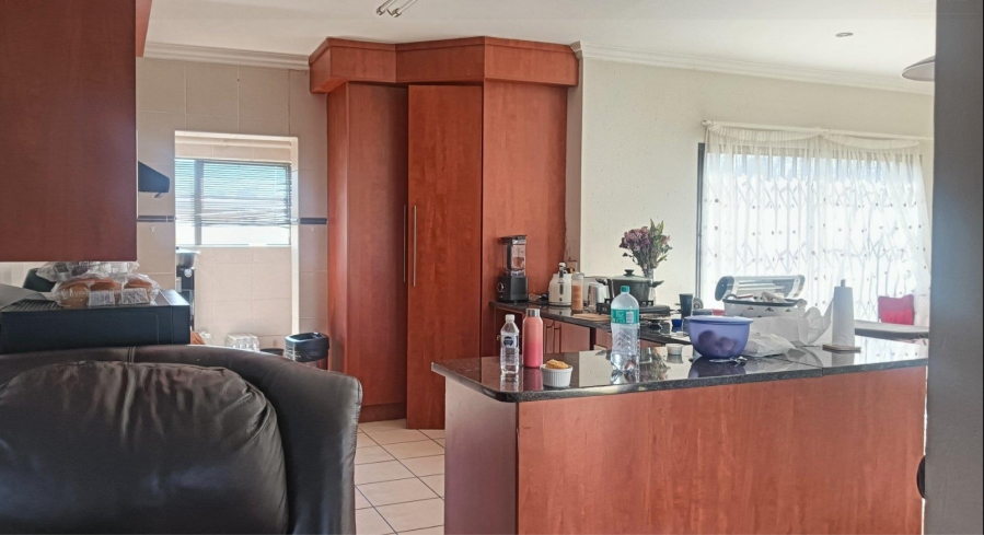3 Bedroom Property for Sale in Sonneveld Gauteng