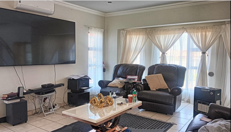 3 Bedroom Property for Sale in Sonneveld Gauteng