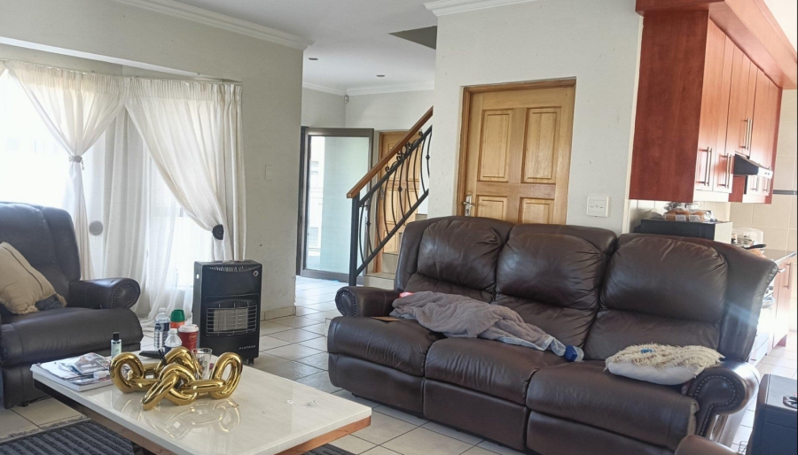 3 Bedroom Property for Sale in Sonneveld Gauteng