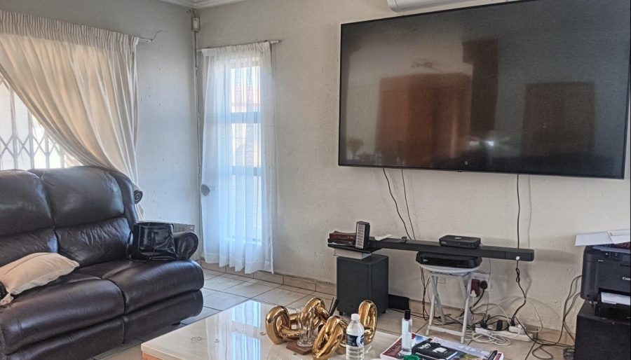 3 Bedroom Property for Sale in Sonneveld Gauteng