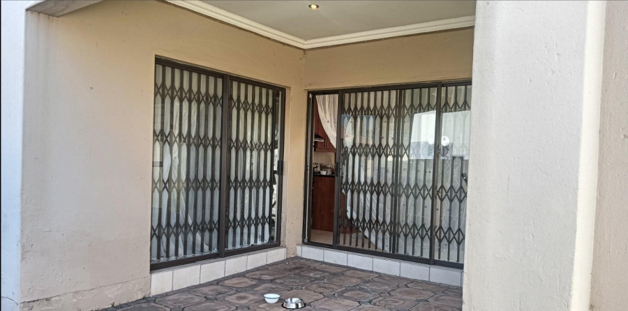 3 Bedroom Property for Sale in Sonneveld Gauteng