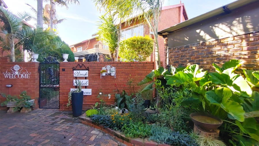 To Let 3 Bedroom Property for Rent in Garsfontein Gauteng