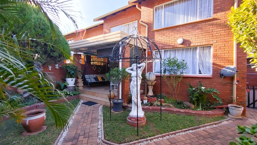 To Let 3 Bedroom Property for Rent in Garsfontein Gauteng