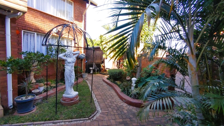 To Let 3 Bedroom Property for Rent in Garsfontein Gauteng