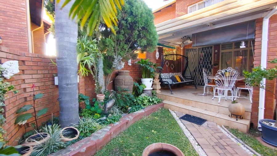 To Let 3 Bedroom Property for Rent in Garsfontein Gauteng