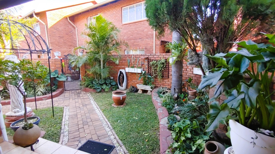 To Let 3 Bedroom Property for Rent in Garsfontein Gauteng