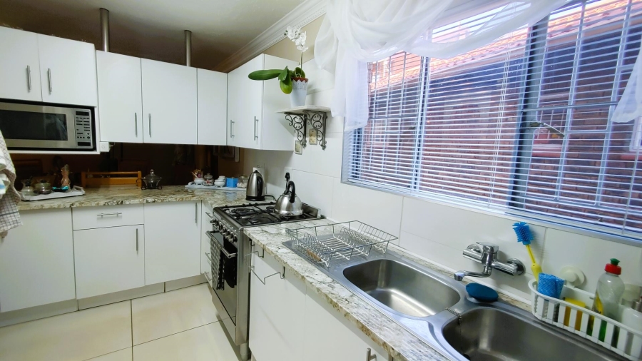 To Let 3 Bedroom Property for Rent in Garsfontein Gauteng