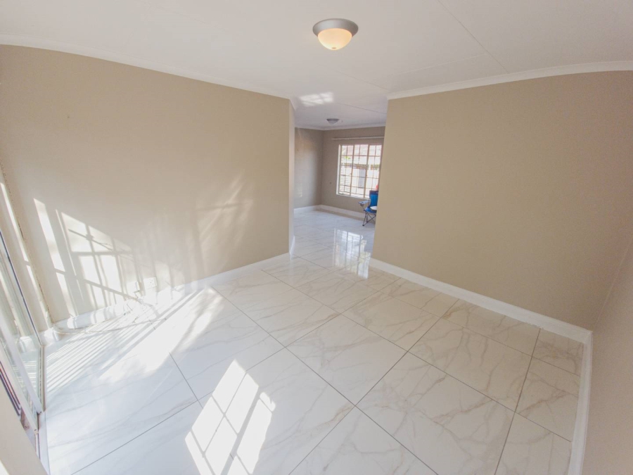 To Let 2 Bedroom Property for Rent in La Montagne Gauteng