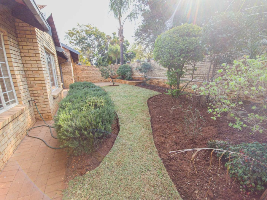 To Let 2 Bedroom Property for Rent in La Montagne Gauteng