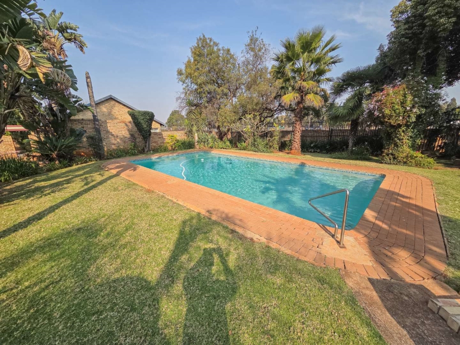 To Let 2 Bedroom Property for Rent in La Montagne Gauteng