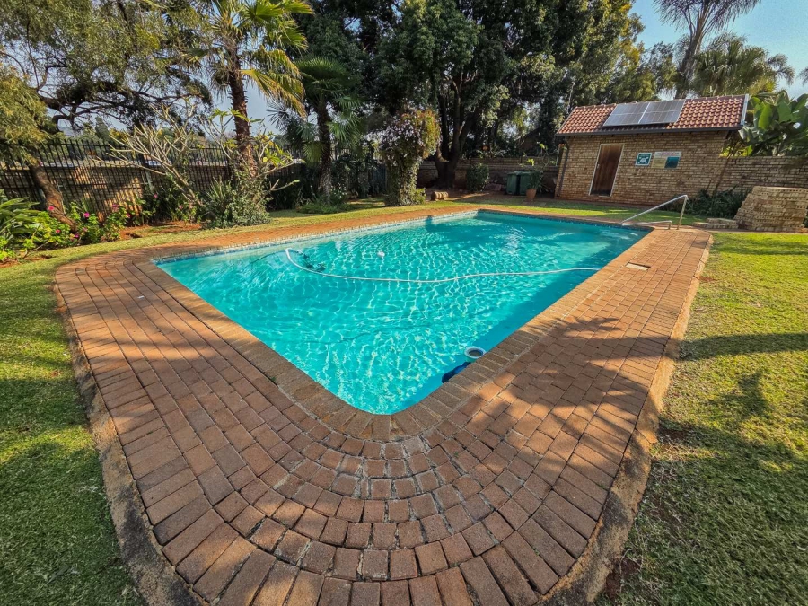 To Let 2 Bedroom Property for Rent in La Montagne Gauteng