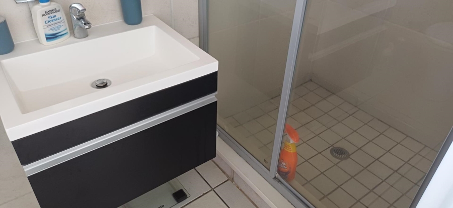 To Let 2 Bedroom Property for Rent in Edenvale Gauteng