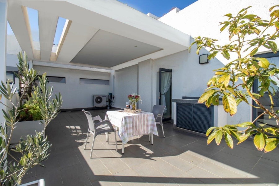 2 Bedroom Property for Sale in Rosebank Gauteng