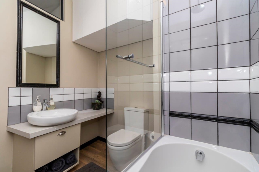 2 Bedroom Property for Sale in Rosebank Gauteng