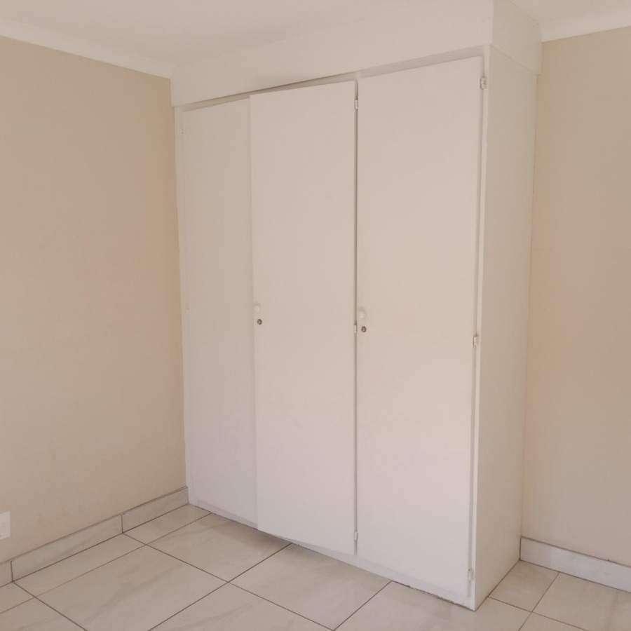 2 Bedroom Property for Sale in Linmeyer Gauteng